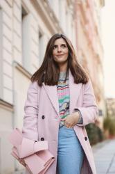 5 ways to style a pastel-colored coat in spring