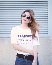 FEMINIST  Y LOOK CON TRENCH DE CUADROS