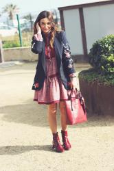 Con vestido y blazer