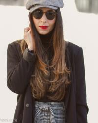 Un look muy cool: Mocasines con plataforma AGL, boina y culottes de cuadros