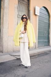 Total white look + yellow coat