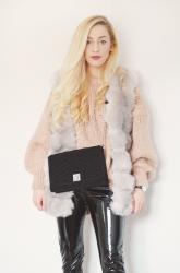 SWETER Z BUFIASTYMI RĘKAWAMI + LATEKSOWE SPODNIE  / BALLOON SLEEVE SWEATER + FUR VEST + VINYL LEGGINGS