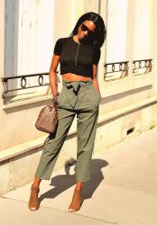 Crop top et pantalon carotte