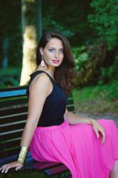 Outfit - Neon pink maxi skirt