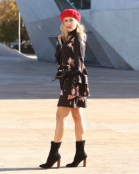 Look | Chocker Bell Sleeve dress and Beret