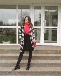 Street Style Idea with Checkered Coat