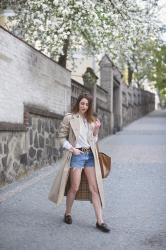Spring must have: beige trench coat