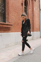 Look elegante con zapatillas