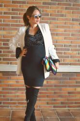 Blusa de lunares y blazer blanca