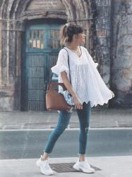 OUTFIT CON BLUSA BLANCA DE PRIMAVERA