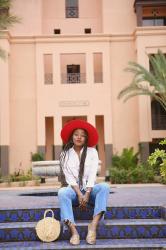 Chapeau Rouge, chemise Blanche et jean #look3 Marrakech