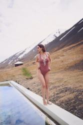 Hot pot in Iceland : mon maillot Love stories !