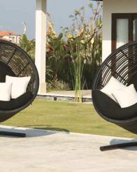 Swinging Outdoor Chairs