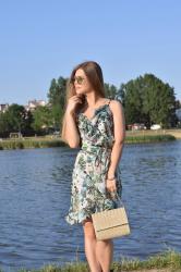 Sukienka z motywem roślinnym | Stylizacja Answear + rabat na zakupy