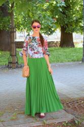 zelená maxi sukňa s kvetovanou blúzkou