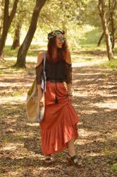 Look gipsy : grand jupon et blouse à dentelle