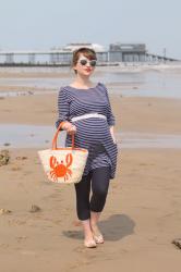Outfit: sea, stripes, crabs & dogs