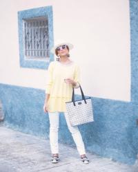 LOOK CON PANTALÓN BLANCO Y SOMBRERO