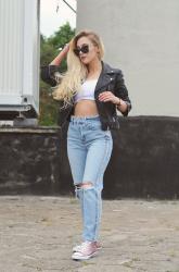 90's VIBES: CROP TOP, PROSTE JEANSY + SKÓRZANA KURTKA