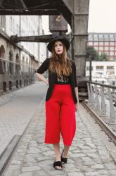 OUTFIT: Rote Hose mit schwarzem Lace Body