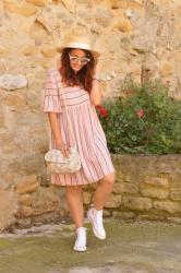 Robe rayée rose : un vrai look de baby doll