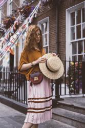 Una gonna a vita alta e un crop top – perfetti anche per l’ufficio!