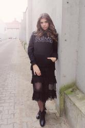 TOTAL BLACK LOOK IN PREGNANT