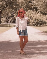 Ombre Ruffled Top & Denim Shorts: Hairy Situation