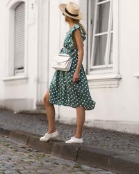 Deep V dress and white bag for an easy breezy summer look