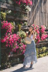 CHIC SKIRT THAT GOES GREAT WITH A WHITE T-SHIRT