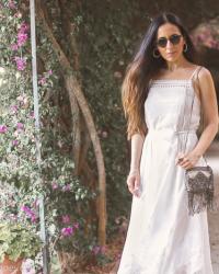 Look para una tarde noche de verano: Vestido Blanco bordado Tularosa y sandalias Magrit