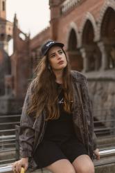 OUTFIT: Street Style in Berlin – Metallic Sneaker und Skater Rock