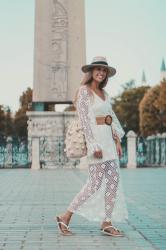 Look con vestido largo de crochet