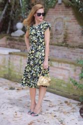 Lemon print dress for a ladylike outfit