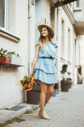 Denim dress and bouquet od sunflowers