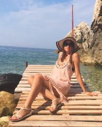 Beach Babe / Montenegro Wild Beauty: Crvena Stijena, Drobni Pijesak, Lučice