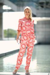 Pyjama Streetstyle Outfit: Pyjama-Trend, Statement-Anzug oder Hosenanzug-Klassik?