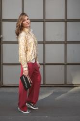 Paillettes oro e seta rosso rubino – Statement Outfit at Milan Fashion Week
