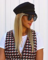 Vestido tweed con sneakers