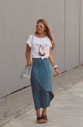 MIDI SKIRT + LOGO T-SHIRT