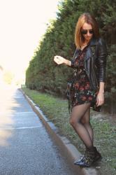 ROBE A FLEURS & BOTTINES A CLOUS