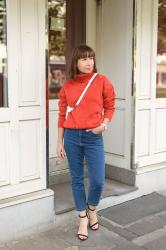 Bunte Pullover im Herbst – Mein Outfit mit Turtleneck-Pullover in der Trendfarbe Valiant Poppy