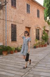 Stylizacja z sukienką w kratę - Alcúdia Old Town