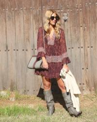 Vestido boho con botas