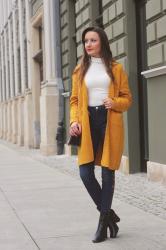 YELLOW SWEATER