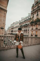 Bomber à carreaux – Elodie in Paris