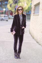 Velvet burgundy suit: a chic outfit idea