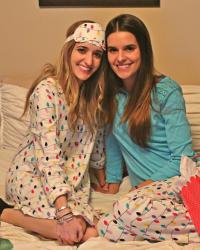 CHRISTMAS PAJAMAS + 10 GIFTS FOR THE HOMEBODY + LINK UP