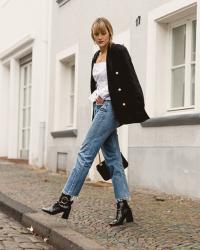 The square neckline