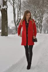 435. Zimowa stylizacja z czerwonym płaszczem. ♥